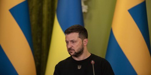 Zelenskyy says Ukraine is ready for its counteroffensive but warns that 'a large number of soldiers will die'