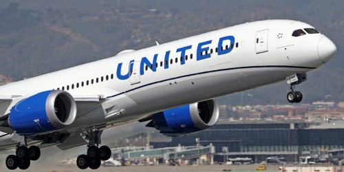 4 cabin crew and a passenger were injured when their United Airlines flight was hit by severe turbulence