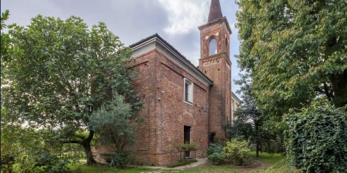 A 400-year-old Italian church that's been converted into a home is on the market for $3.32 million — take a look inside