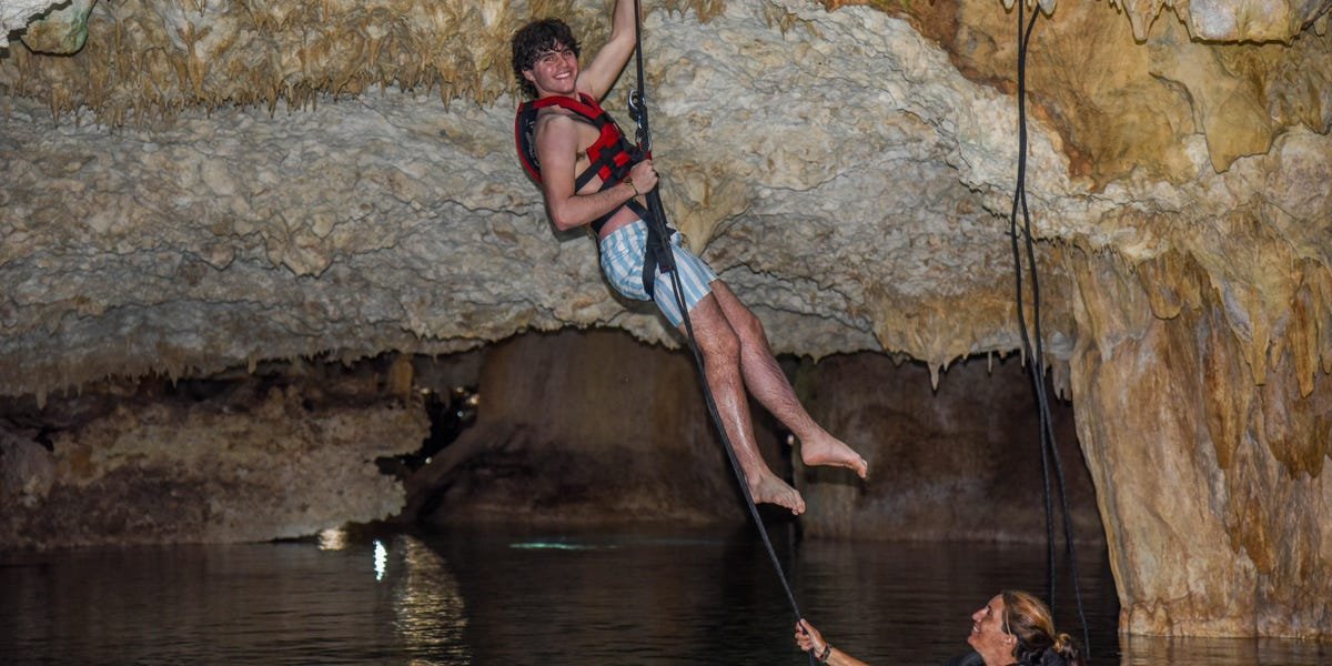 I travel often with my 2 teens. Here are the 7 tricks that make it enjoyable.