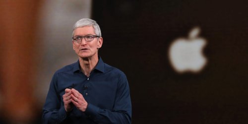 Apple's own execs are split on whether the company should make smart goggles. Experts say if Apple can't make smart glasses happen, no one can.