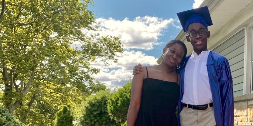 Con trai tôi đang du học ở Tây Ban Nha năm nay. Tôi đang cố gắng buông bỏ nhưng nó khó hơn tôi tưởng.