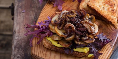 How to caramelize onions in a skillet or oven