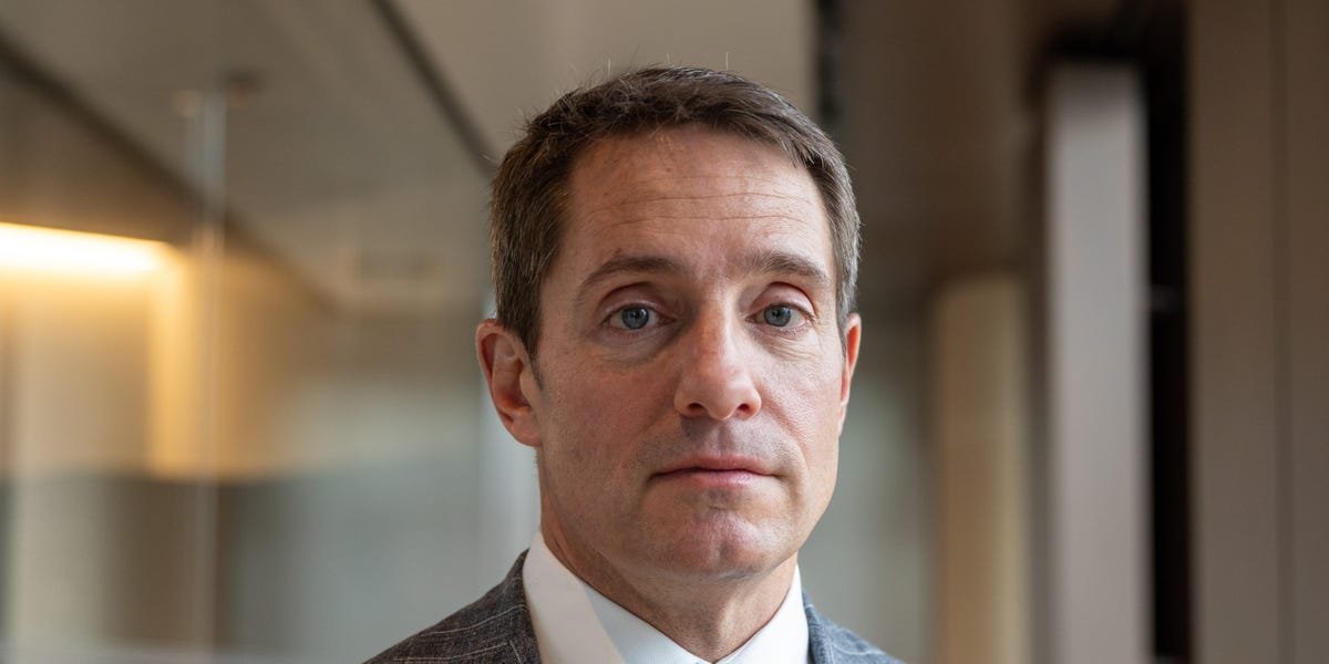 Huge job losses from AI could tank stocks and pave the way for basic income, short-seller Carson Block says