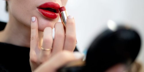9 weird recession indicators, from lipstick to snacks