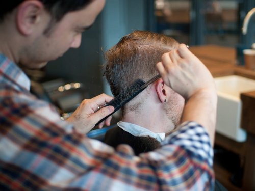 4 things every guy should tell his barber when he gets a haircut