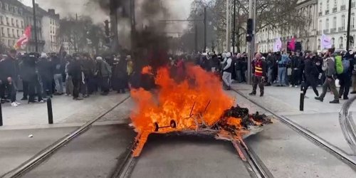 Video shows protesters setting fire to the streets in France