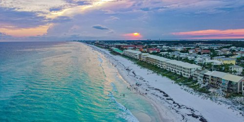 I've lived in Florida for over 25 years. These are the 6 tourist hot spots worth visiting and the 2 you can skip.