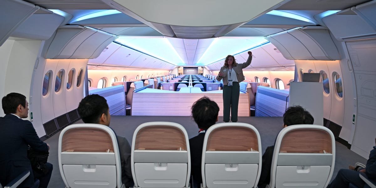 Boeing's new 777X is finally expected to fly passengers next year. Here are the 5 coolest cabin features.
