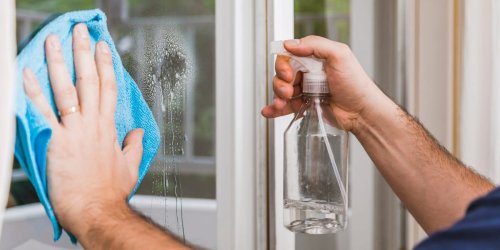 How to get clean, streak-free windows with a homemade vinegar solution