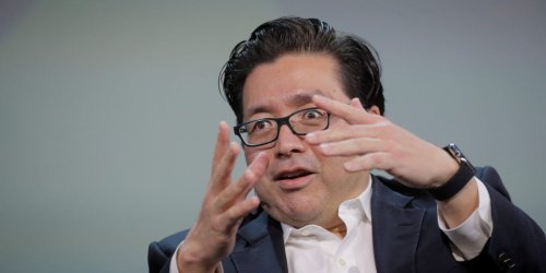 The FTX fiasco doesn't make bitcoin untouchable and crypto doomsayers are just 'people throwing gasoline,' Fundstrat's Tom Lee says