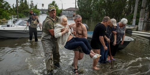Russian forces are shooting at Ukrainian rescuers trying to reach people trapped in the floods, Zelenskyy says