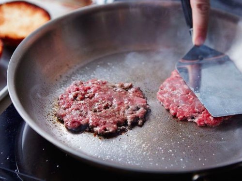 The secret technique that chains like Shake Shack use to make delicious burgers