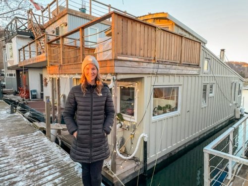 A millennial bought a houseboat for $255,000 during the pandemic and moved into it alone. She says it's 'the best way of life.'
