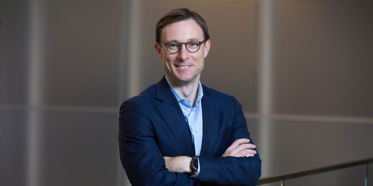 Visa's global president shares the 4-hour weekly habit that helps him get ahead