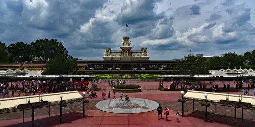 Thousands Adhere to Disney’s Urgent Advisory to Remain Home, Park Now Vacant