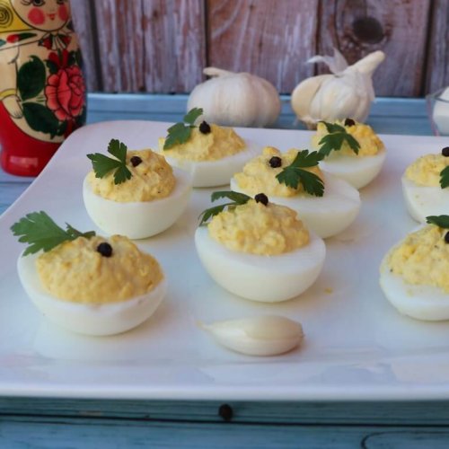 Russische Eier – einfaches Rezept für pikant gefüllte Eier