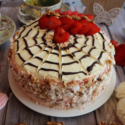 Torte "Pautinka" – sowjetische Baisertorte "Spinnennetzchen"