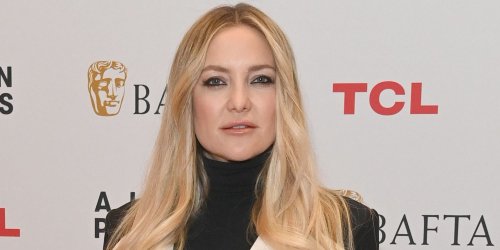 Kate Hudson Mastered The Snow Bunny Aesthetic In A Cozy Snowsuit And The Seasons Must Have 