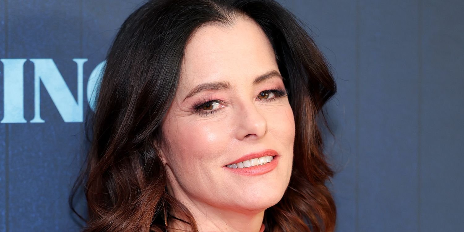 Parker Posey Uses the Anti-Aging Hack Shoppers Credit for Smoothing “Leathery, Alligator” Skin