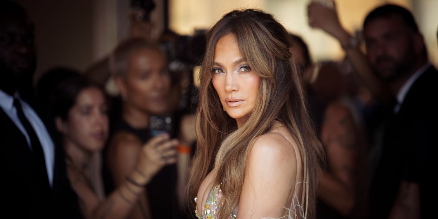 Jennifer Lopez, 57, Bares Her Abs in a Plunging Green Sports Bra and Matching Leggings