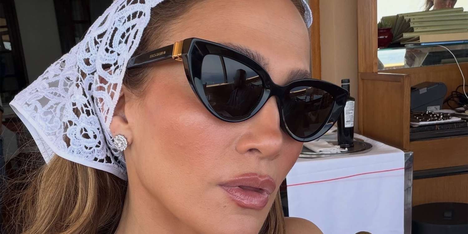 Jennifer Lopez Wore the Simple, French Girl-Coded Ballet Flats That Never Go Out of Style