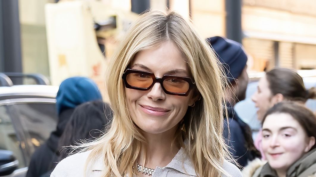 Sienna Miller’s Unseasonal Outfit Featured This Ultra-Practical Skirt Trend