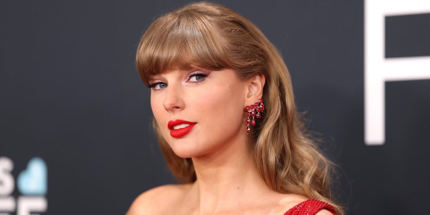 Taylor Swift Gives a Closer Look at Her Wedding Band and Ring Stack During Recent Performance