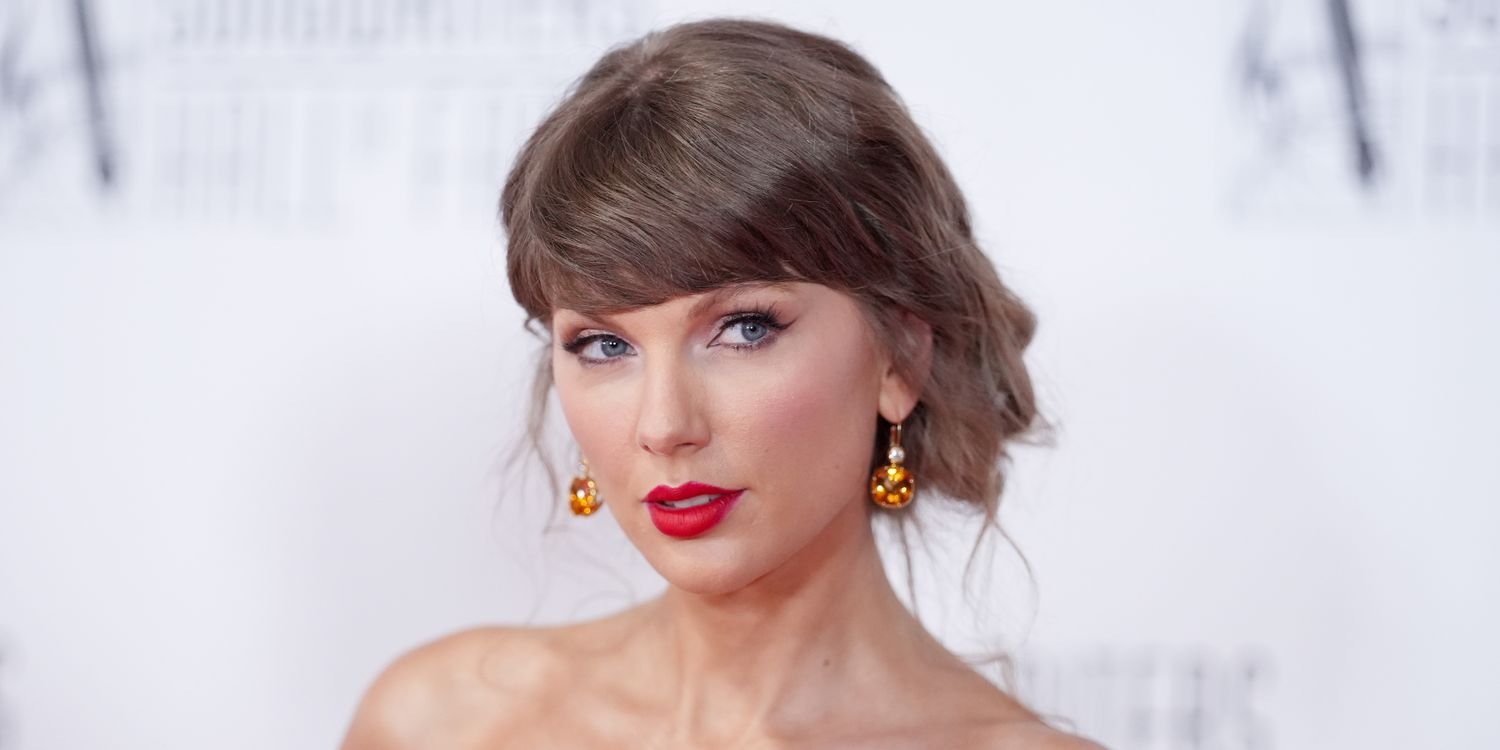 Taylor Swift Shows Off Her 10-Carat Diamond Ring on First Solo Outing Since Travis Kelce Wedding