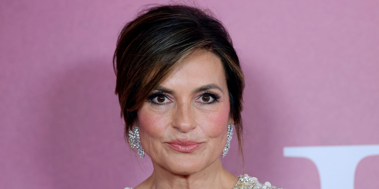 Mariska Hargitay Channels Mom Jayne Mansfield in Retro Skin-Baring Dress