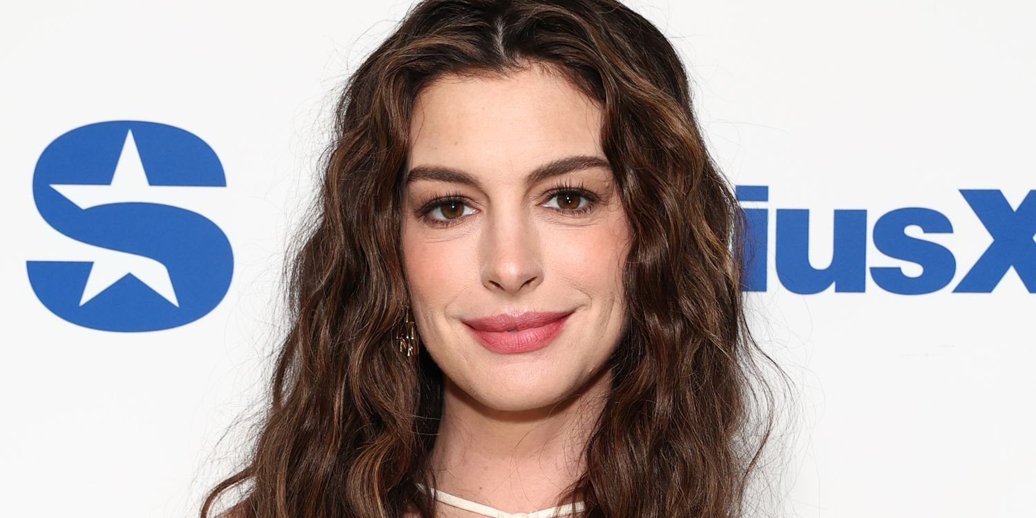 Anne Hathaway Paired Satin Pants With a Pair of Seriously Chic Heels From a Podiatrist-Approved Brand