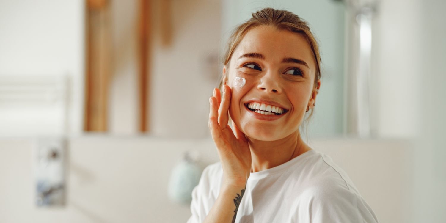 I Asked Two Dermatologists About the RoC Retinol Moisturizer—Here’s Why It’s Worth the Hype