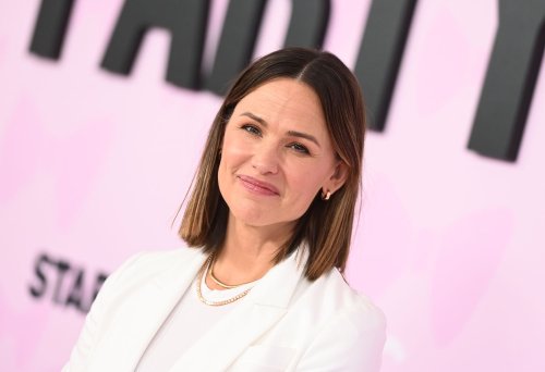 Jennifer Garner Just Wore the Controversial Shoe Everybody Loves to Hate on the Red Carpet