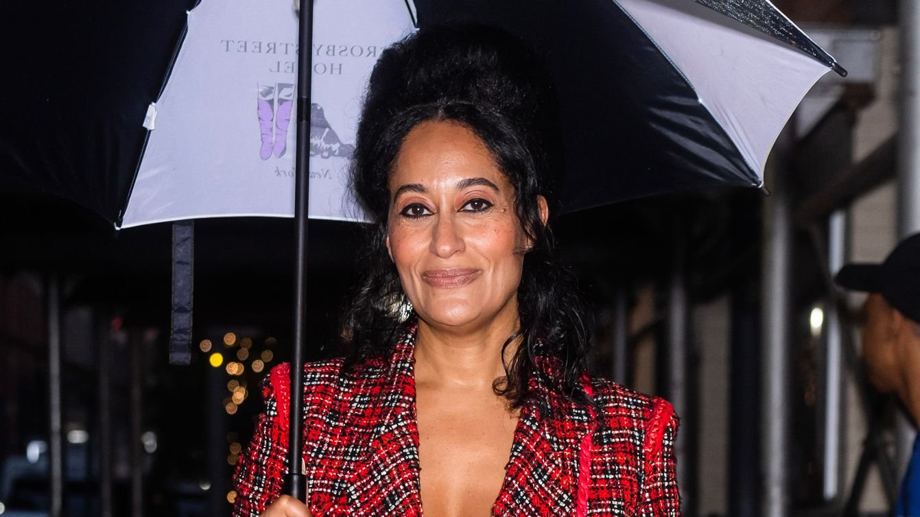 Tracee Ellis Ross Wore the Nostalgic Shoe You’re Going to Want to Bring Back