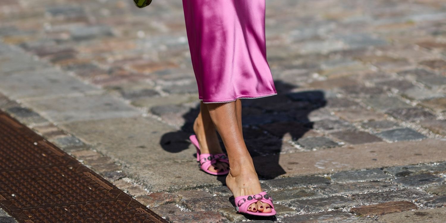 The Best Shoes to Wear With 8 Different Types of Skirts