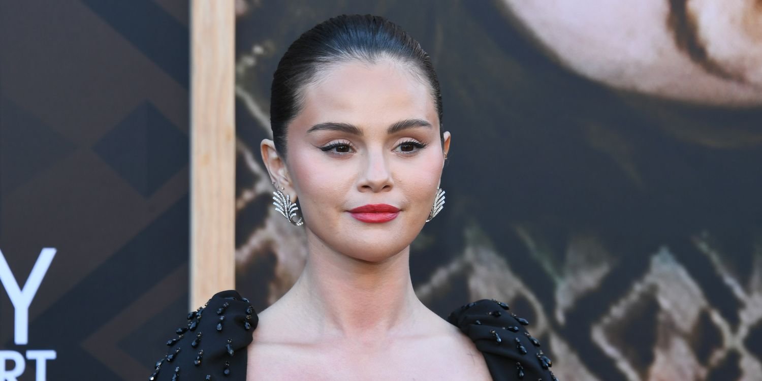 Selena Gomez’s Red-Hot Corset Gown Is a Mind-Boggling Sculptural Optical Illusion