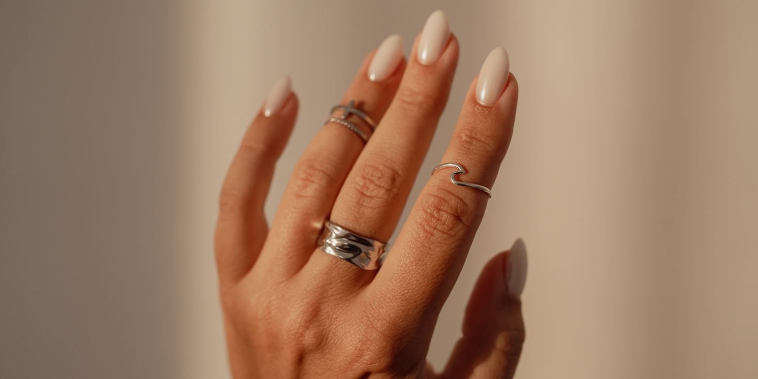 Anne Hathaway’s Manicurist Told Me This Martha Stewart-Used Nail Polish “Lasts for Weeks”