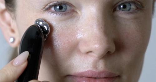 Straffere Haut: Dieses innovative Massage-Tool ist eine Anti-Aging-Revolution