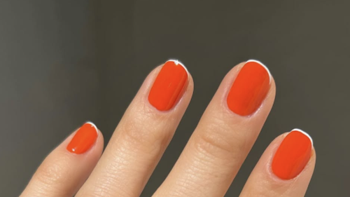Rote Nägel im Frühling? Out! Diese Farbe ist 2025 schöner & beliebter