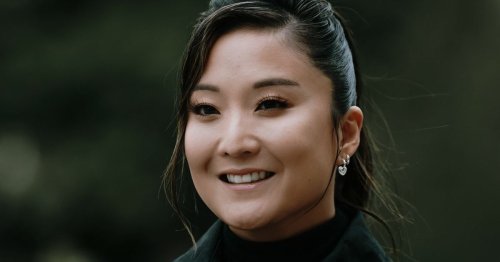 Die coolste Blazer-Alternative? Ashley Park trägt sie – und setzt den nächsten Trend