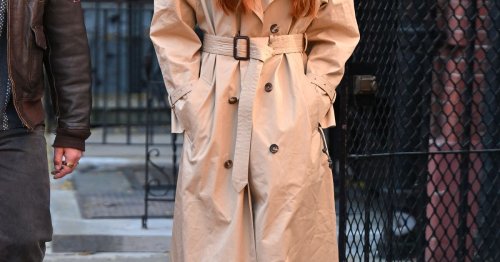 Game of Thrones-Star Sophie Turner zeigt: Darum passen Overknee-Stiefel perfekt zu Trenchcoats