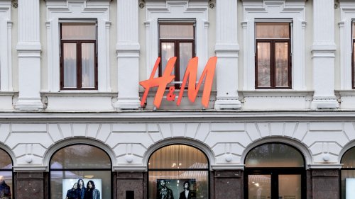Strand, Bar, Restaurant: Dieses H&M-Kleid tragen wir im Sommer 2025 ständig