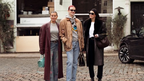 Jeans-Trend: Demin tragen wir im Frühling 2025 in dieser Trendfarbe