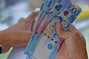 Philippine peso slips on weaker-than-expected growth; Thai baht gains