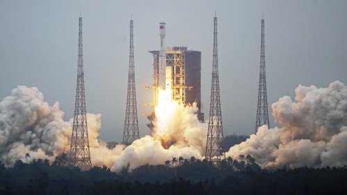 China's 130-ton reusable rocket engine breaks records during tests