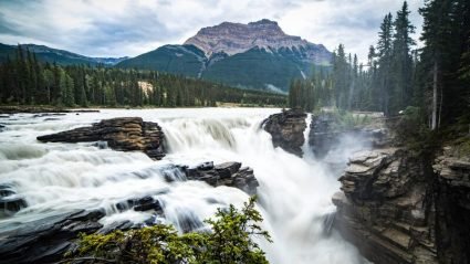 Canada or Alaska? Which natural wonderland should you travel to?