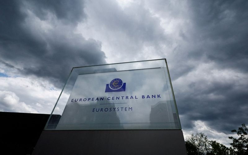 Euro zone lending growth ticks up