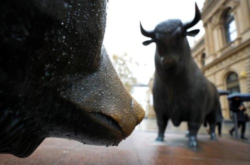 European stocks edge higher; quarterly earnings, trade uncertainty in focus