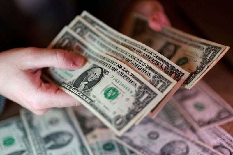 Dollar firms as cracks emerge in peace deal, pound dips on Starmer uncertainty