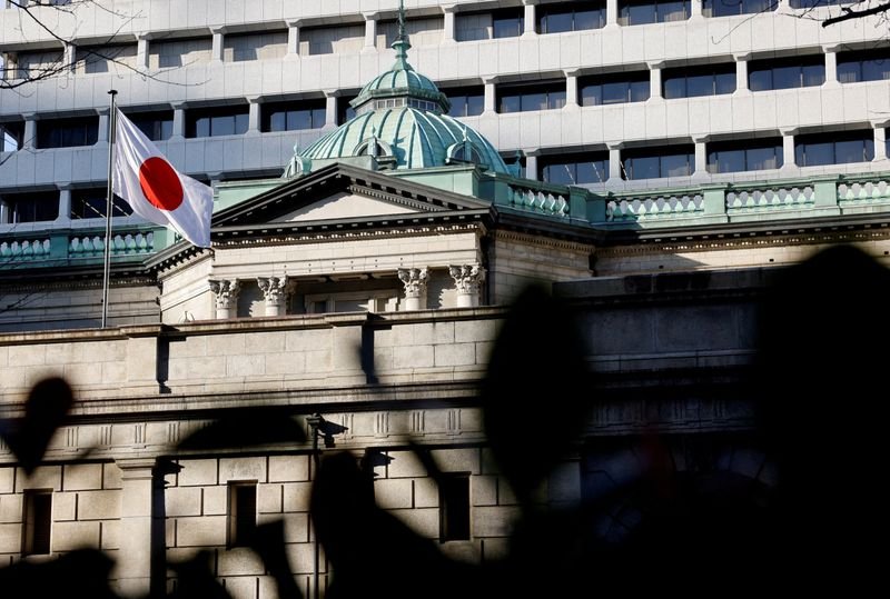 Japan PM adviser plays down need for reflationists to fill BOJ board